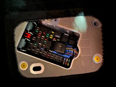 Passenger fusebox.jpg