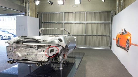 2014-jaguar-f-type-engineering-displays_100425130~2.jpg 2014-jaguar-f-type-engineering-displays_100425130~2.jpg