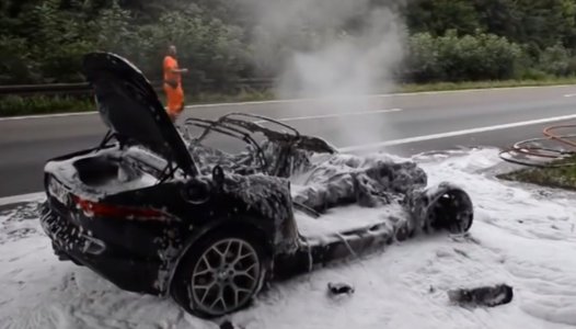 jaguar-f-type-burns-to-a-crisp-on-the-autobahn-video-86286_1.jpg