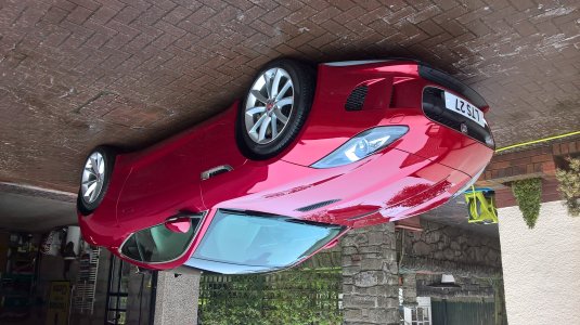 F-type on the drive.jpg F-type on the drive.jpg